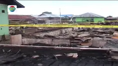 Meminta sumbangan kepada pengguna jalan terpaksa dilakukan para korban kebakaran di Jalan Ternate, Merauke,Papua, Jumat pagi.