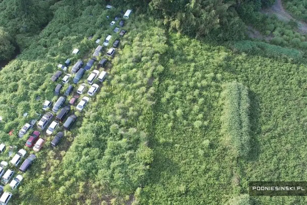 Kondisi Mobil yang Ditinggalkan Akibat Radiasi Nuklir Fukushima