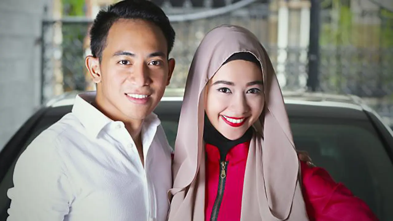 Dua Tipe Rumah Idaman Versi Poppy Bunga dan Suami