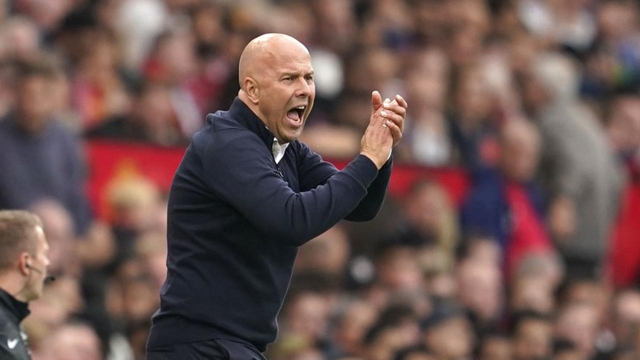 Mudah, Ini Strategi Slot yang Membuat Liverpool Mengalahkan Man United dengan Skor 0-3.