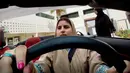 Seorang siswa serius mengikuti kursus mengemudi di kampus Effat University, di Jeddah, Arab Saudi, (6/3). Sebuah keputusan kerajaan yang dikeluarkan tahun lalu oleh Raja Salman  bahwa wanita diizinkan mengemudi pada tahun 2018. (AP Photo/Amr Nabil)