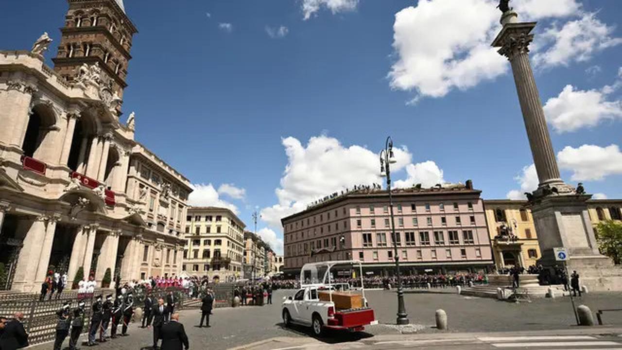 Potret Iring-iringan Jenazah Paus Fransiskus Menuju Basilika Santa Maria Maggiore