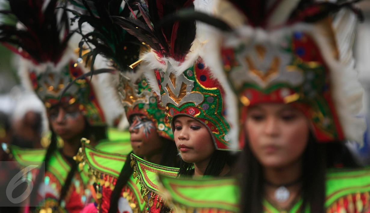 Sejumlah Penari mengikuti karnaval budaya Keris Summit 2015 di Jl Malioboro, Yogyakarta,  Rabu (28/10/2015). Keris summit 2015 akan berlangsung hingga 1 november 2015. (Boy T Harjanto)