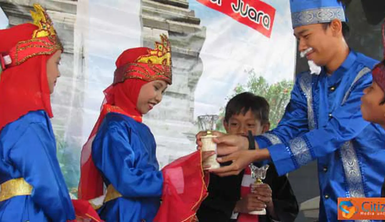 Citizen6, Surabaya: Kegiatan pembagian rapor, (20/6) di Sekolah Dasar (SD) Juara, Surabaya, tampak lebih semarak. Dengan adanya sajian Drama Operet. Kegiatan ini dikemas dalam drama operet yang dimainkan siswa dan guru SD Juara. (Pengirim: Farah Dwi)