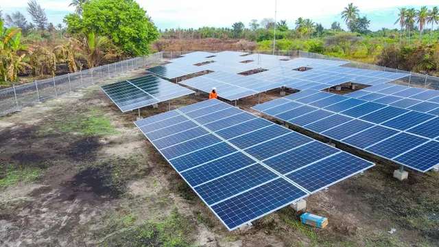 Melalui program listrik desa, PLN telah mengaliri 200 desa di Jawa Timur dengan jaringan tegangan menengah (JTM) sepanjang 114,18 kilometer sirkuit (kms), jaringan tegangan rendah (JTR) sepanjang 330,68 kms. (Dok PLN)