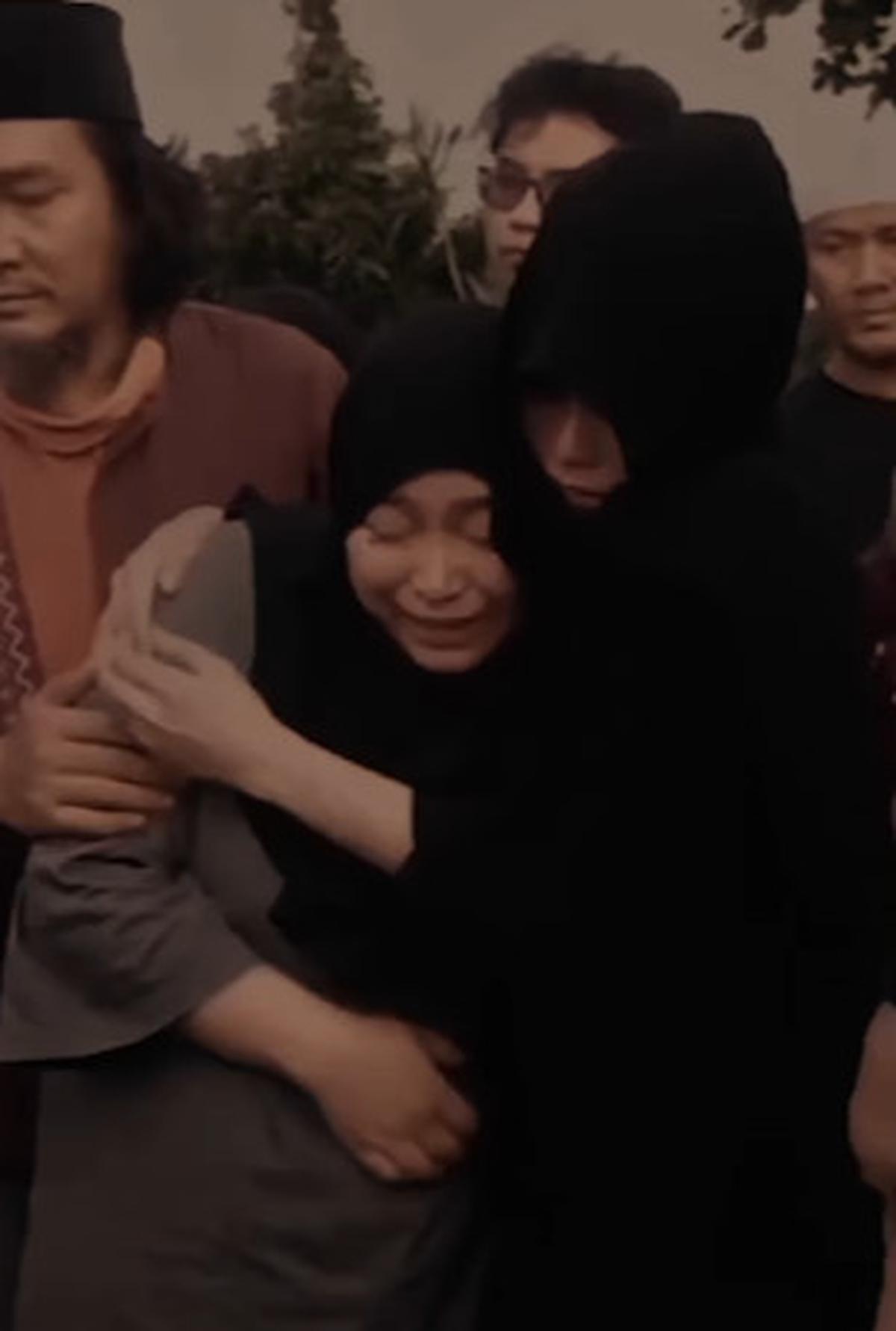 Hadir di Pemakaman Ponakan yang Meninggal Dunia, Intip Potret Kebersamaan Ayu Ting Ting dan Sang Adik Syifa