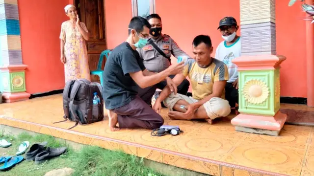Vaksinasi ODGJ di Wonosobo dilakukan door to door. (Foto: Liputan6.com/Polres Wonosobo)