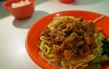 Mencicipi Sajian Lawas di Warung Bakmi Babah Tong Matraman, Punya Menu Bubur yang Topingnya Dipisah