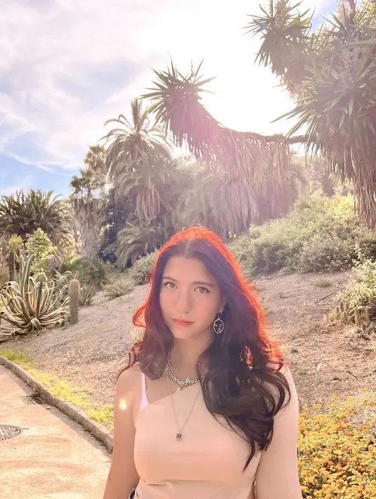 Selain sinetron, mantan pacar Randy Martin ini juga membintangi series dan film. Awal tahun ini ia bermain di Mantan tapi Menikah. [Instagram @cassandraslee]