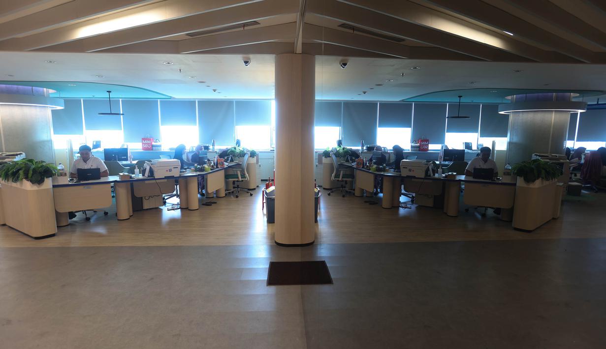 Untuk diketahui, kebijakan WFH ini merujuk pada Surat Edaran (SE) Nomor 3/SE/2026 tentang Transformasi Budaya Kerja Melalui Penyesuaian Pelaksanaan Tugas Kedinasan Pegawai ASN. Tampak dalam foto, suasana salah satu gedung di Balai Kota Jakarta saat hari pertama pelaksanaan kebijakan Work From Home (WFH) bagi Aparatur Sipil Negara (ASN) pada Jumat (10/4/2026). (Kapanlagi.com/Budy Santoso)