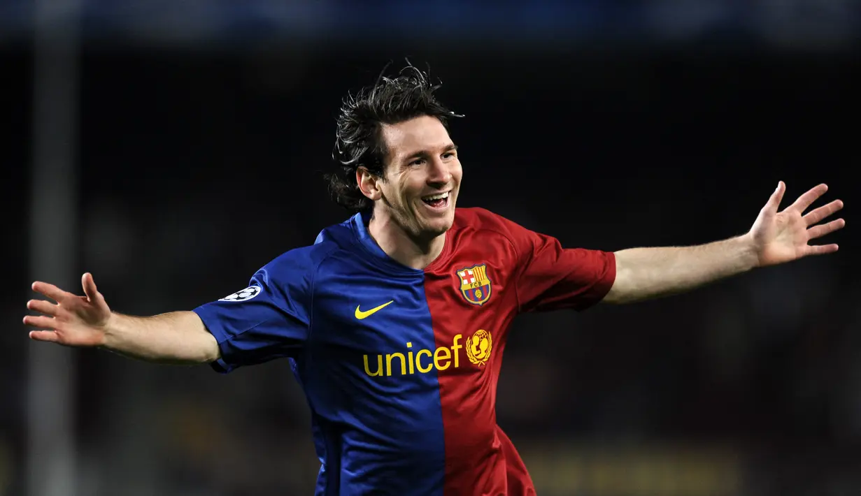 Penyerang Barcelona Lionel Messi berselebrasi usai mencetak gol ke gawang Basel pada pertandingan Liga Champions di di stadion Camp Nou pada tanggal 4 November 2008. Lionel Messi berkarir bersama Barcelona selama 20 tahun. (AFP/Lluis Gene)