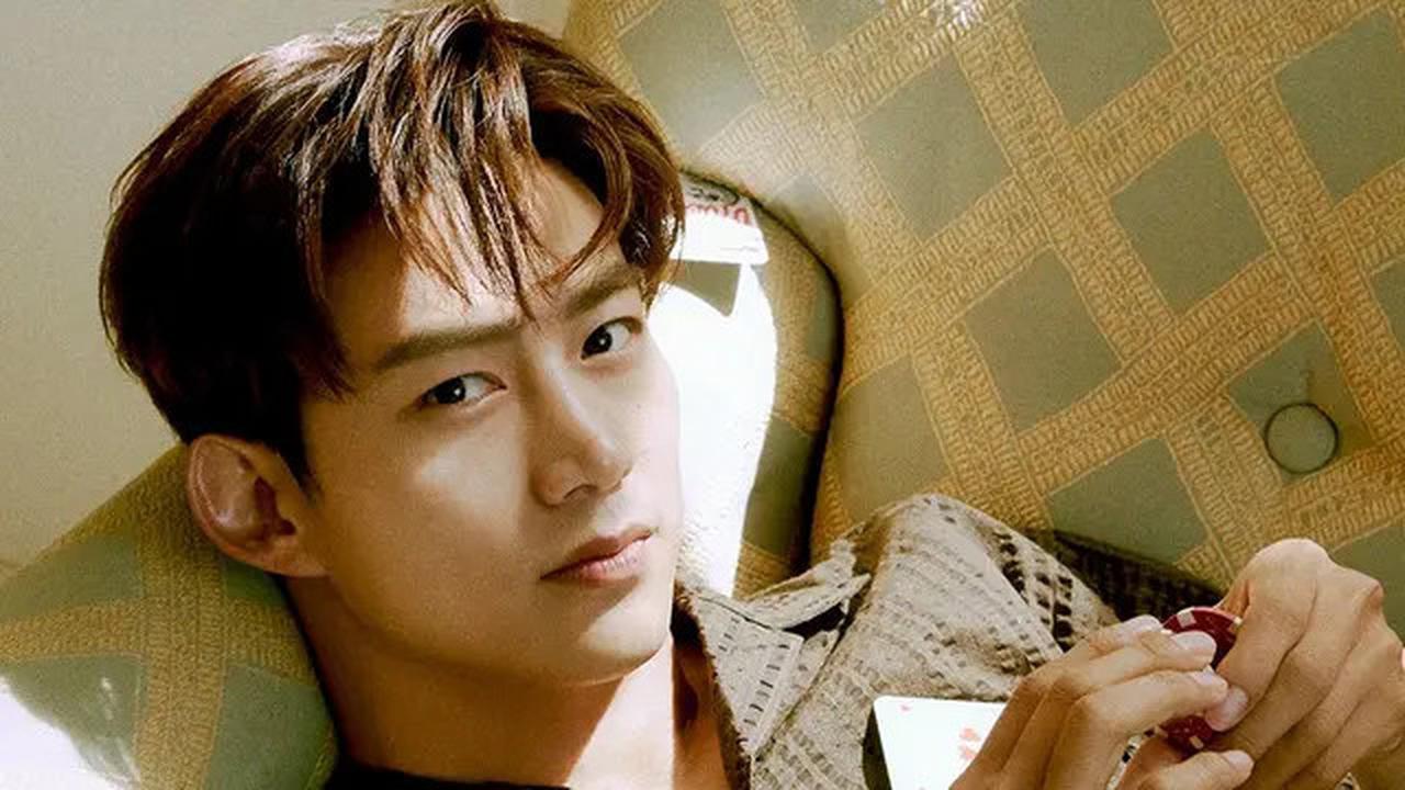 Viral Foto Taecyeon 2PM Dikabarkan Melamar Pacar di Paris, Agensi Bilang Begini