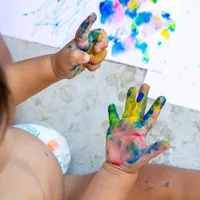 Meningkatkan kecerdasan balita dapat dilakukan dengan berbagai cara. (Foto: Unsplash/Ana Klipper)