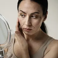 Concealer dapat menutupi masalah kulit wajah/copyright freepik/benzoix