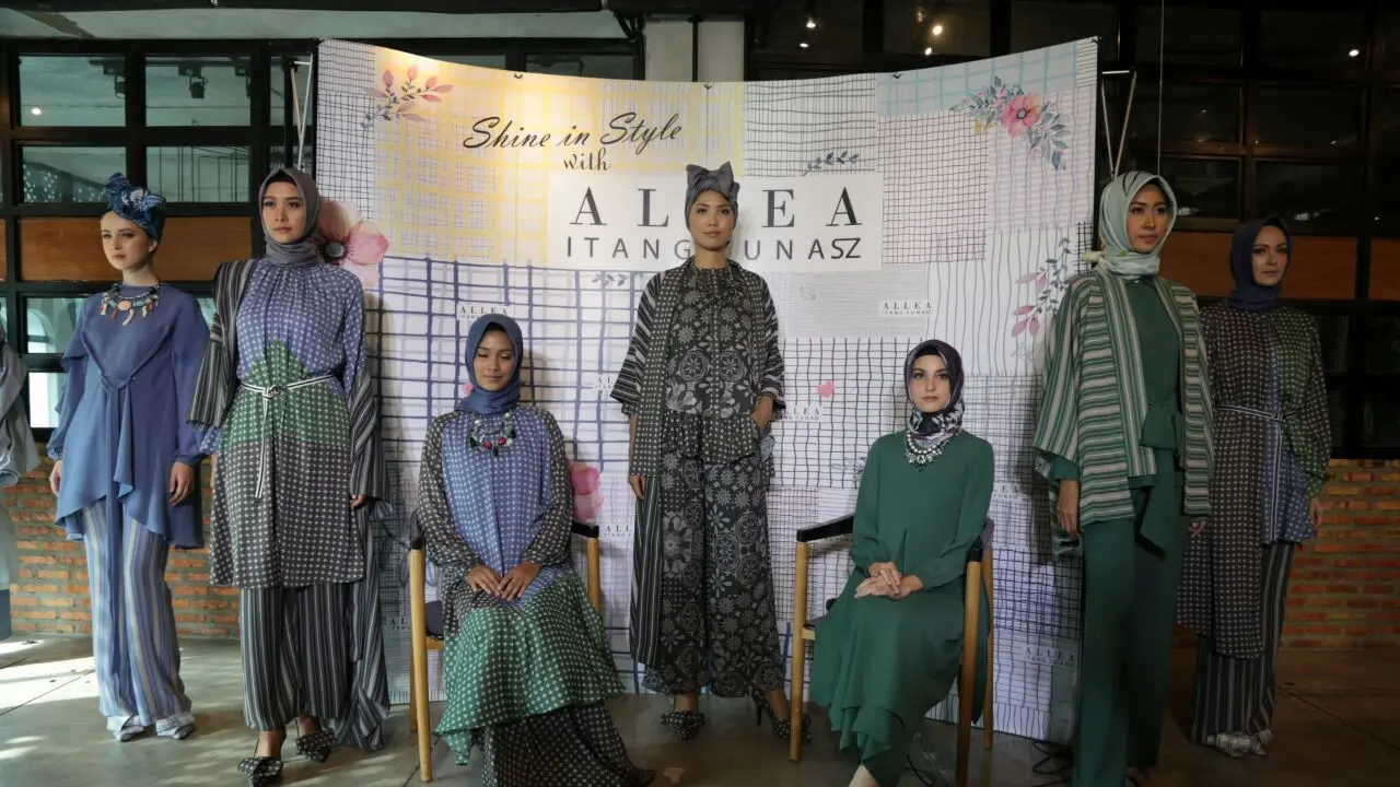 Koleksi busana Allea Itang Yunasz