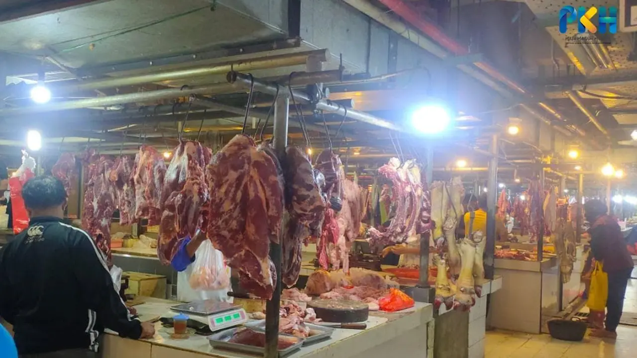 Stok Daging Sapi Cukup dan Pedagang Daging Berjualan Seperti Biasa