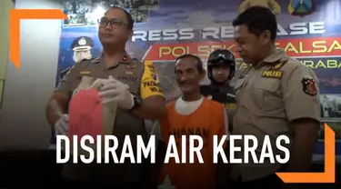 Gara-gara terganggu kotoran kucing, seorang pria menyiram air keras pada tetangganya.