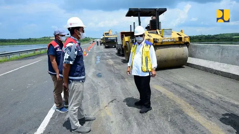 Dalam mendukung kelancaran arus lalu lintas dan kenyamanan pengguna jalan saat mudik Lebaran 2023, Kementerian PUPR menyiapkan beberapa upaya untuk kesiapan jalan nasional di Pulau Jawa maupun luar Jawa. (Dok Kementerian PUPR)
