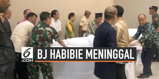 VIDEO: Detik-Detik Jenazah Habibie Diangkat Kedua Anaknya