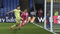 Penyerang Arsenal, Gabriel Martinelli mencetak gol kedua timnya ke gawang Crystal Palace pada pekan ke-37 Liga Inggris, Kamis (20/5/2021) dini hari WIB. The Gunners -julukan Arsenal- menang dengan skor 3-1 di markas Crystal Palace. (Facundo Arrizabalaga/Pool Photo via AP)