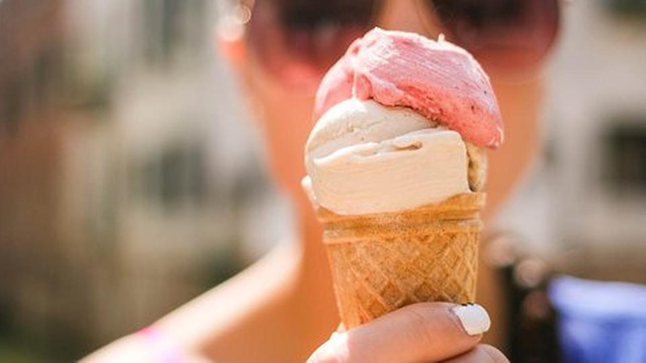 Benarkah makan es krim bikin tubuh jadi dingin?