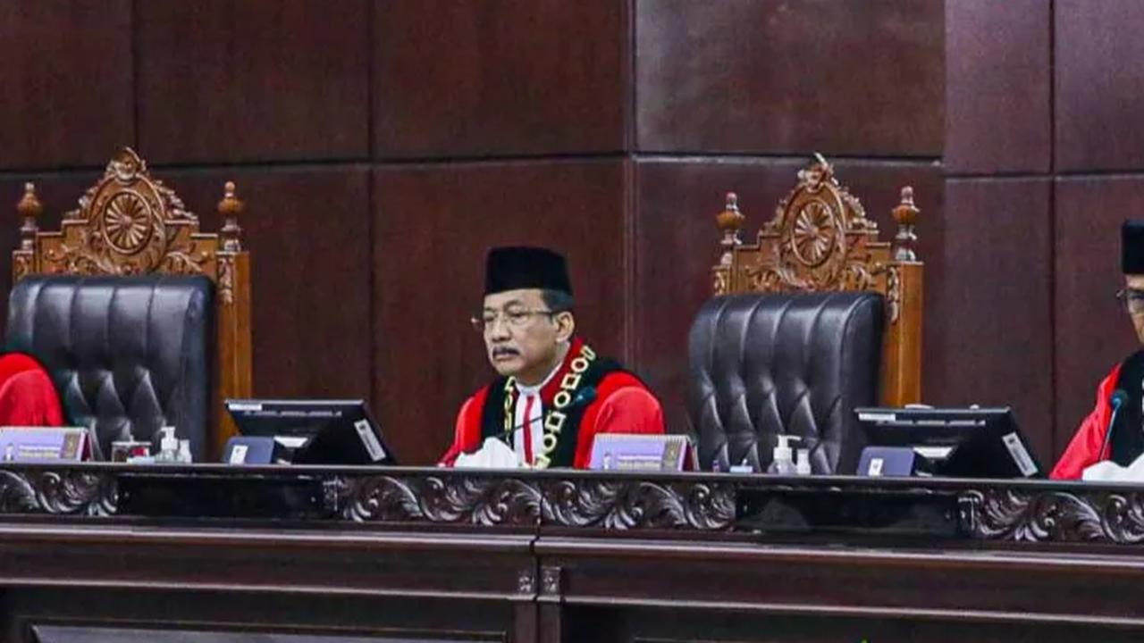 VIDEO: Suhartoyo Menangis Minta ini Ke Para Hakim MK Usai Diangkat Menjadi Ketua