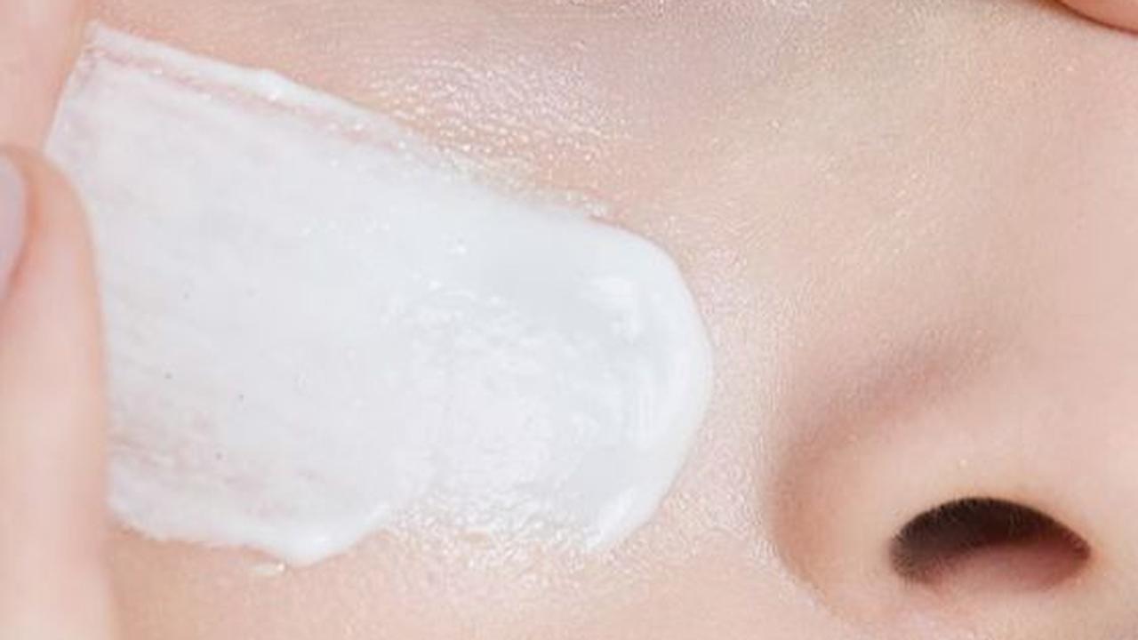 <b>Hindari Facial Wash dengan Scrub Jika Jerawat Meradang</b>