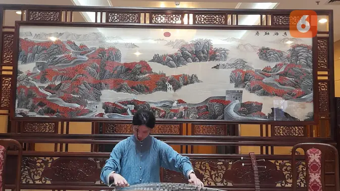 <p>Alat Musik Tradisional Tiongkok, Guzheng di Festival Kue Bulan</p>