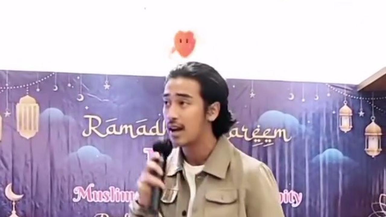 7 Potret Umi Pipik Hadir Acara Buka Puasa Bersama dengan Anak Yatim, Abidzar Al-Ghifari Hibur dengan Lagu