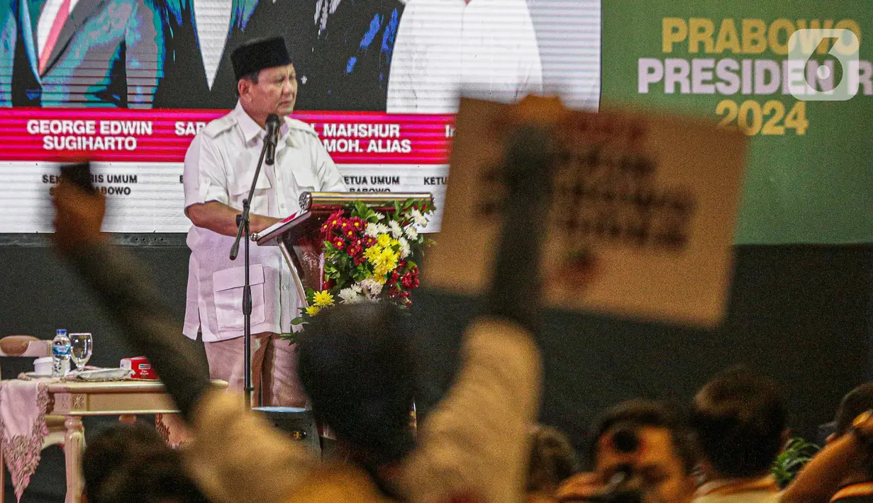 Bakal calon presiden (Bacapres) Prabowo Subianto berbicara saat menghadiri deklarasi acara deklarasi relawan Setia Prabowo di Hotel Kartika Chandra, Jakarta Selatan, Sabtu (7/10/2023). (Liputan6.com/Faizal Fanani)