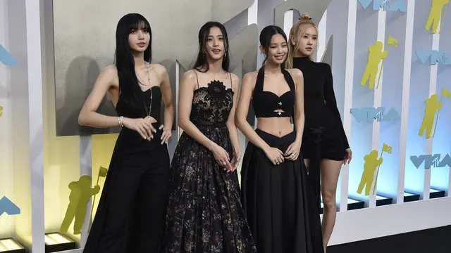 Gaya BLACKPINK di Red Carpet MTV VMA 2022, Kompak Kenakan Busana Hitam
