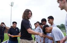 Momen Legenda Barcelona dan Timnas Spanyol, Carles Puyol saat Berkunjung ke Bali