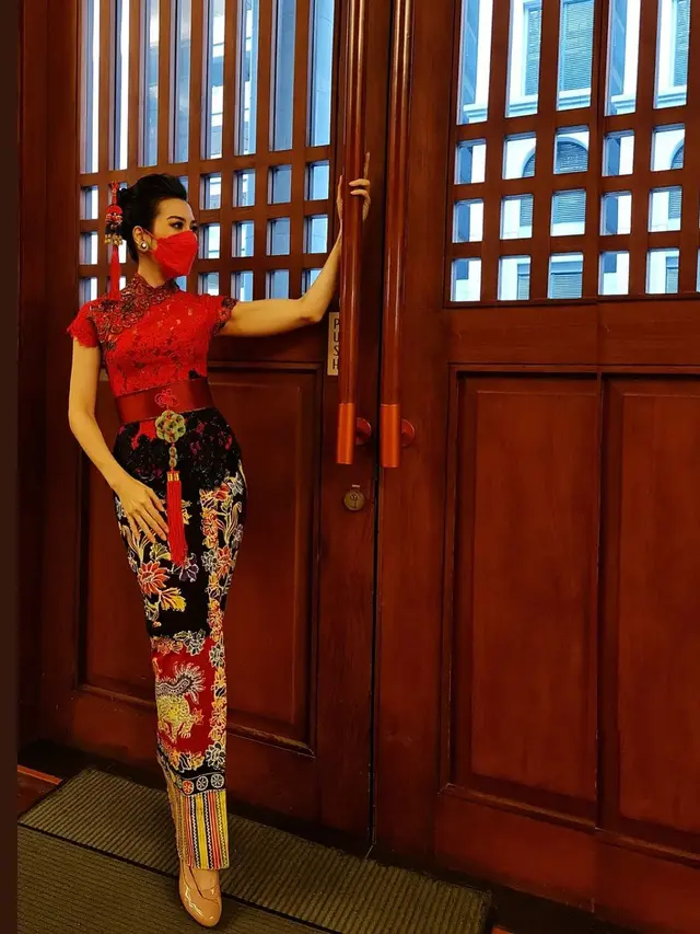 Pesona Anya Diwnov yang belum menikah di usia 40 tahun, padahal sudah satu dekade pacaran dengan sang kekasih