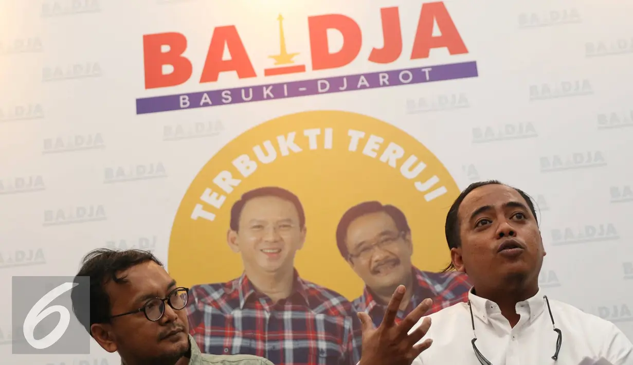 Komunitas Advokat Basuki- Djarot (Kotak Badja) menyampaikan keterangan terkait Buni Yani di Jakarta, Rabu (9/11). Kotak Badja menyatakan Buni Yani pantas dijadikan tersangka dan diproses secara hukum. (Liputan6.com/Immanuel Antonius) 