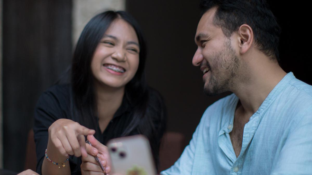 5 Zodiak Paling Suka Cozy Date karena Butuh Kenyamanan Emosional