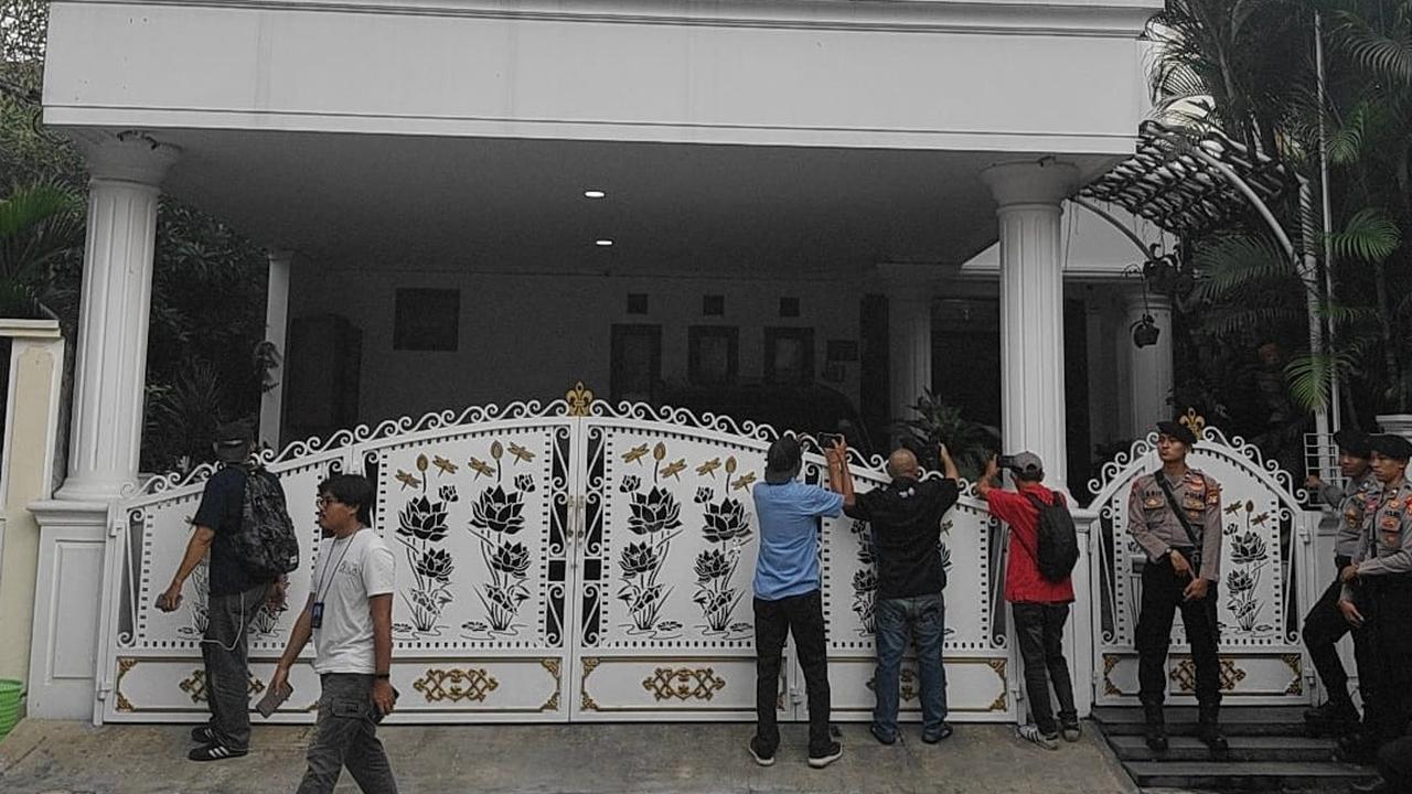 KPK Geledah Rumah Sekjen PDIP
