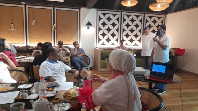 Industri Musik Indonesia, terutama produksi lagu-lagu anak-anak di era kini tersingkir oleh lagu-lagu berlirik dewasa.