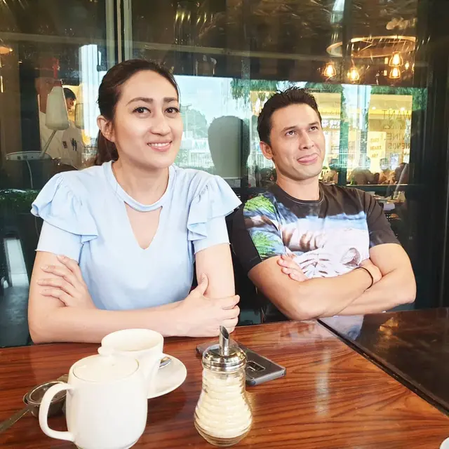 Helmalia Putri dan Indra Bruggman
