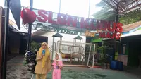 Jalan Pengabdian Nur, Ibu Guru Tunanetra Setiap Hari Tempuh 30 Km Demi Cerdaskan Siswa Disabilitas