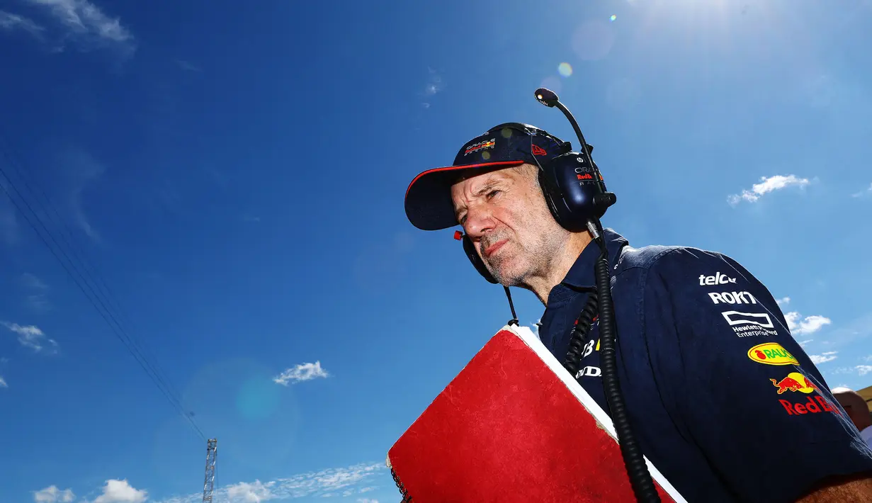 Namun, dikutip dalam postingan terbaru Red Bull, Newey akan mundur dari tugas desain F1 untuk fokus pengembangan akhir mobil Hypercar pertama Red Bull, RB17. (AFP/Getty Images/Mark Thompson)
