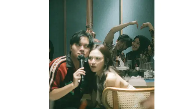 Potret Kedekatan Mahalini dan Keluarga Rizky Febian