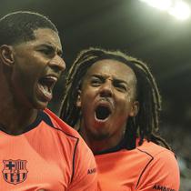 Marcus Rashford mencetak dua gol kemenangan Barcelona atas Newcastle United pada fase liga Liga Champions 2025/2026 di St's James Park, Jumat (19/9/2025). (AP/Jon Super)