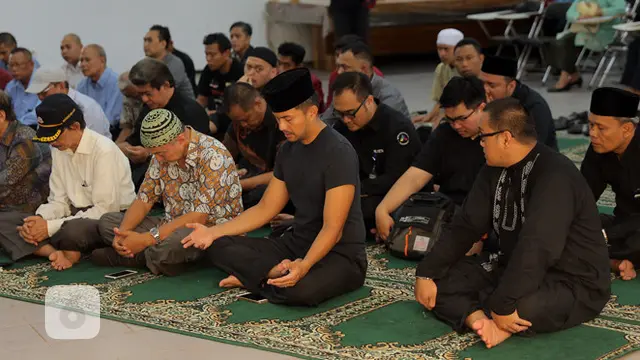 [Bintang] Suasana Duka Ayah Anjasmara