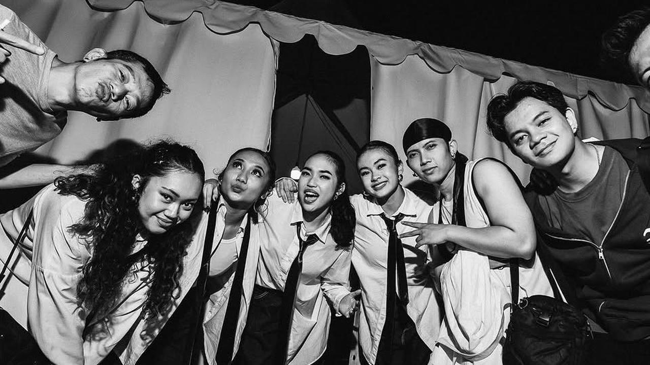 6 Potret Aksi Panggung Nayyara Anak Tora Sudiro Jadi Dancer Agnez Mo, Cantik dengan Rambut Keritingnya