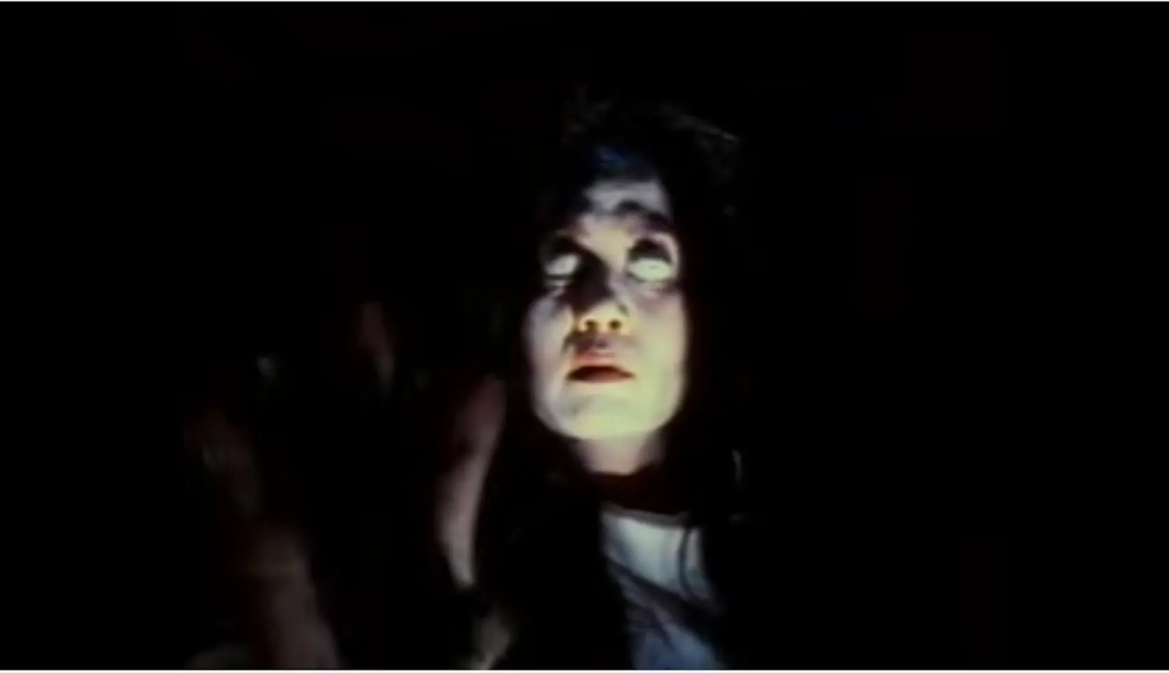 Cuplikan film horor Pengabdi Setan versi 1980.