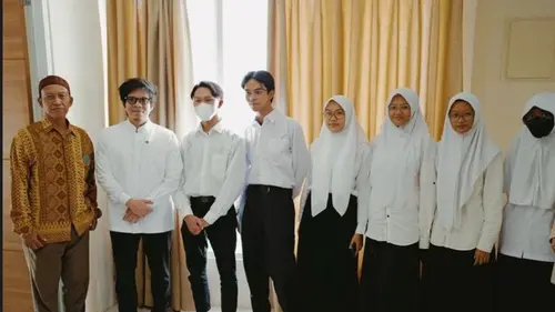 Atta Halilintar Ikut Ujian Kejar Paket C Setara SMA, Tak Malu Paling Tua di  Kelas - ShowBiz Liputan6.com