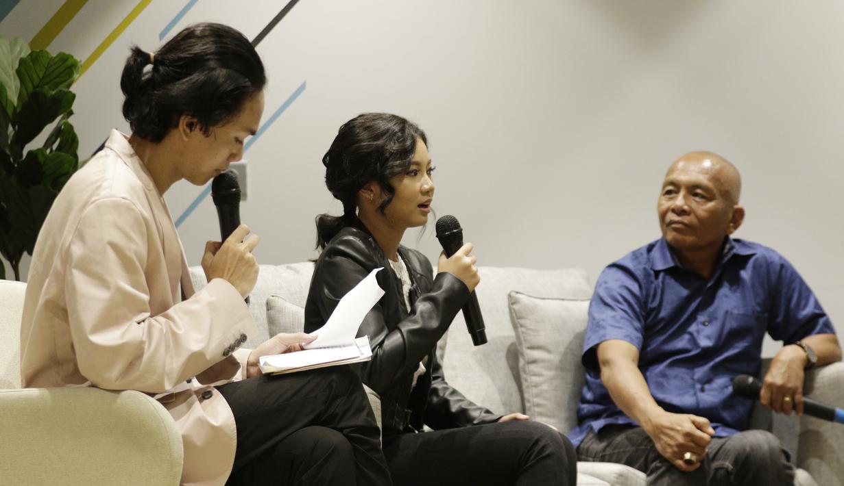 Atlet berkuda Indonesia, Ivana Putri Santosa, memberi keterangan saat konpers di FX Sudirman, Jakarta, Jumat (8/11). Ivana mendapat kesempatan untuk tampil pada Asian Equestrian Federation (AEF) di Qatar pada 2020. (Bola.com/M Iqbal Ichsan)