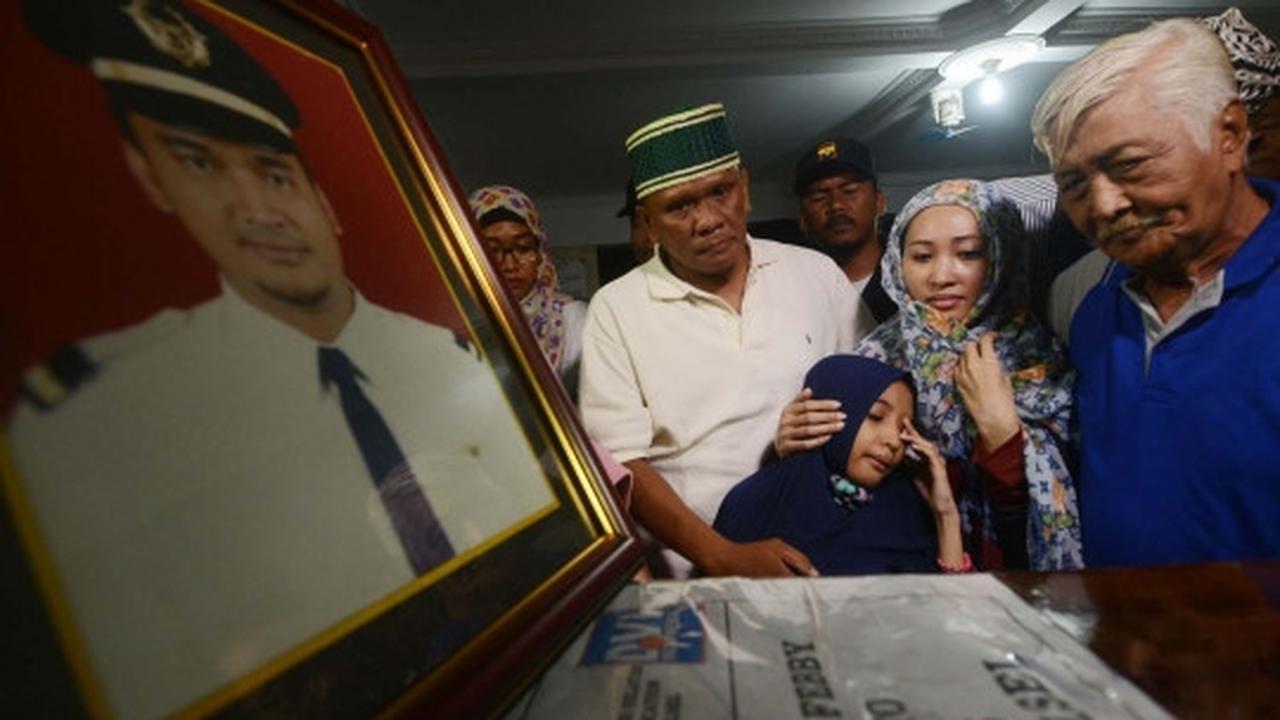 Isak tangis dan takbir iringi kedatangan jenazah Co Pilot Aviastar