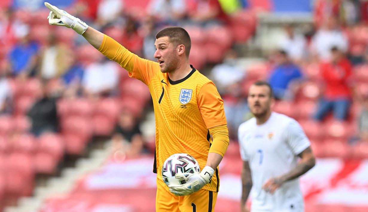 Sama seperti Aaron Ramsdale, Sam Johnstone juga belum berkesempatan bermain di Euro 2020. Ia ditunjuk Soutgate sebagai kiper cadangan utama untuk menggantikan Jordan Pickford jika terjadi cidera atau hal lain yang membuatnya absen. (Foto: AFP/Pool/Paul Ellis)