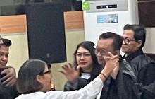 Haris Azhar Teriak Usai Divonis Bebas: Kita Menang, Hancurkan Oligarki